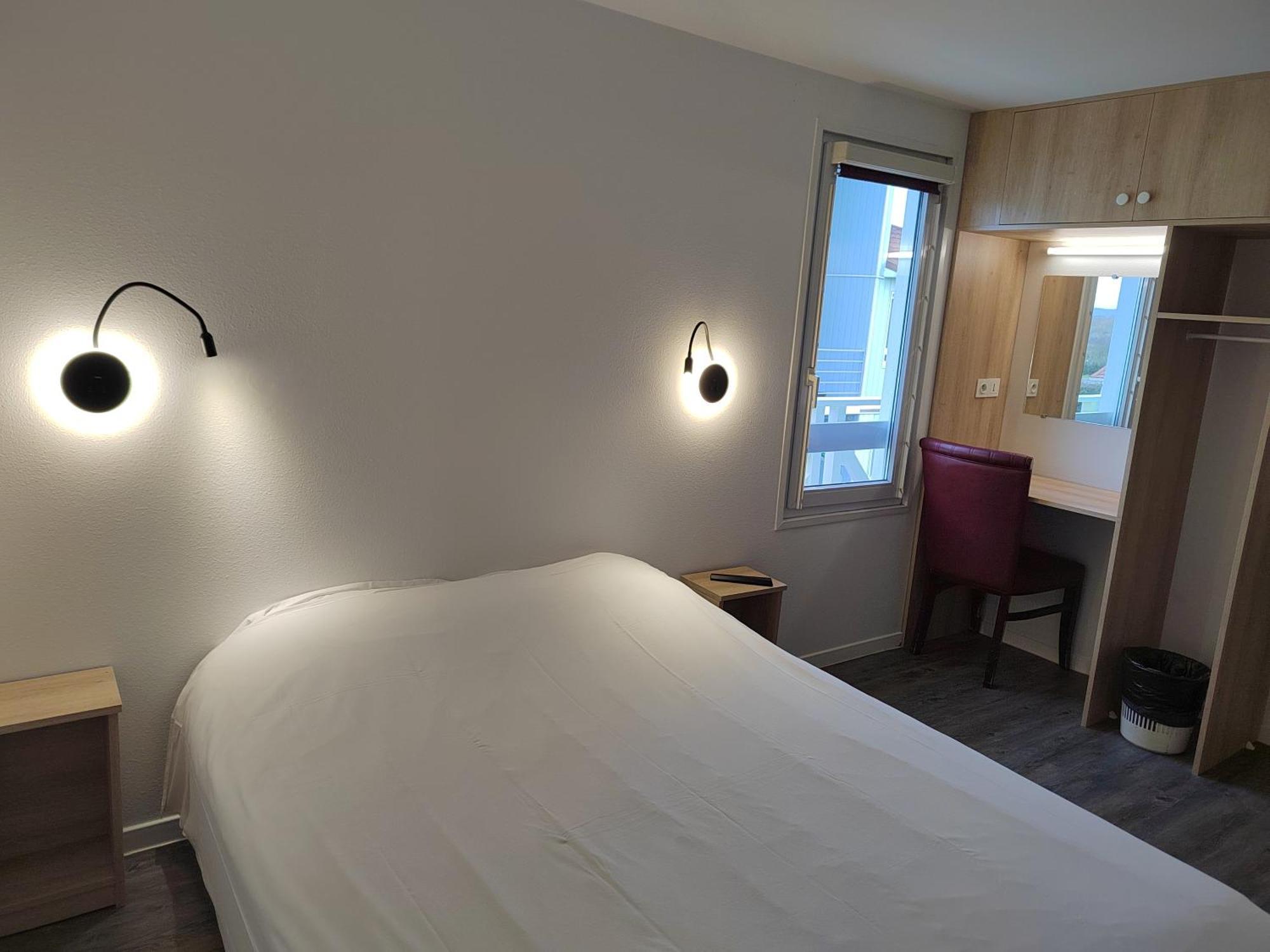 Fasthotel Paris Ouest Bouafle Bagian luar foto