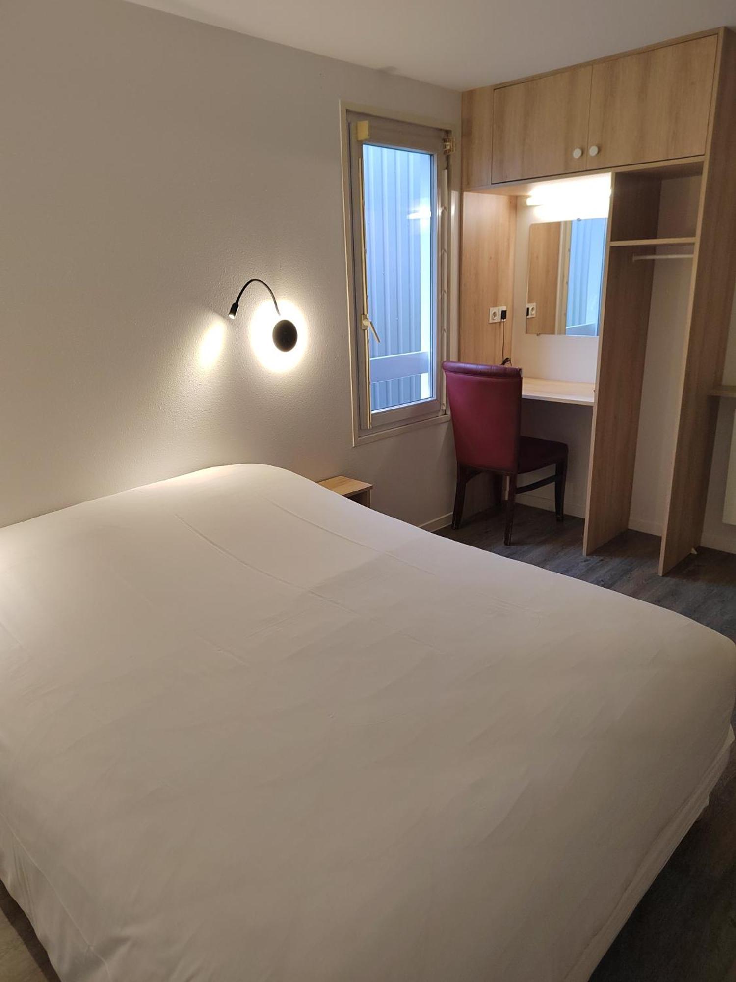 Fasthotel Paris Ouest Bouafle Bagian luar foto